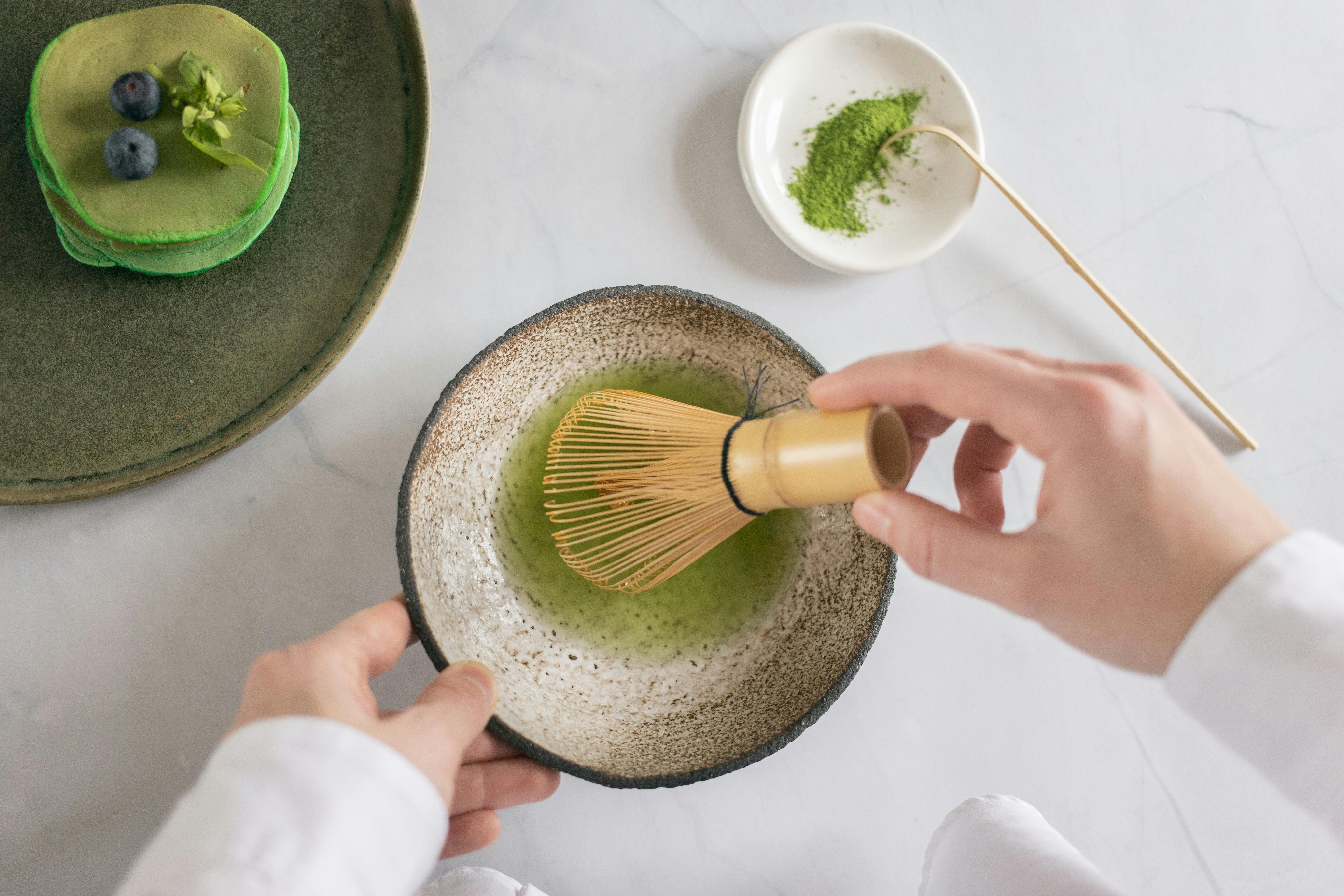 Té Matcha: beneficios, precauciones y cómo incluirlo en tu rutina diaria